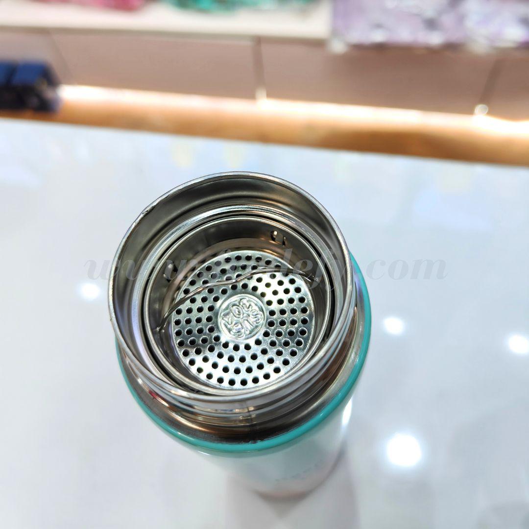 https://www.fredefy.com/cdn/shop/files/Temperature-Display-Insulated-Bottle-With-Strainer-500-ml-3.jpg?v=1694017945&width=1445