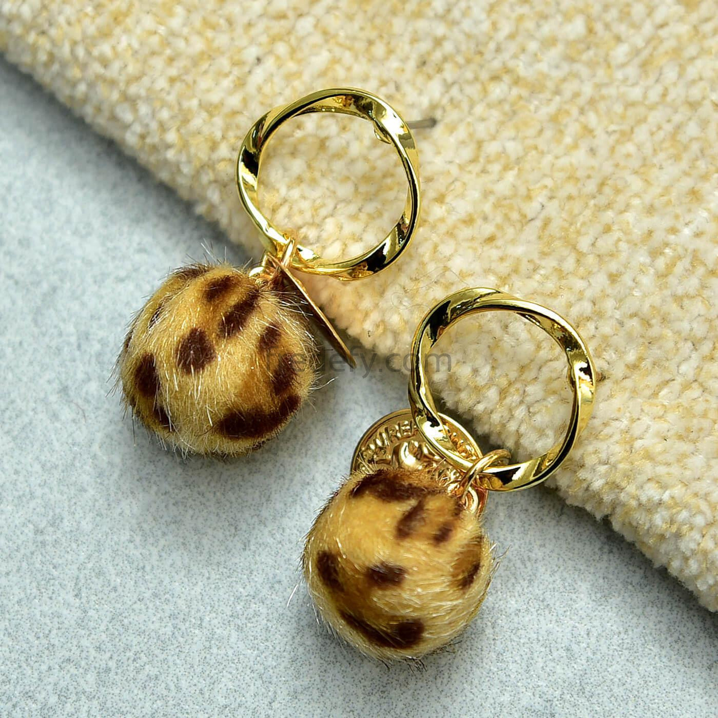 Fancy Golden Ring and Animal Print Pom Pom Earring-Fredefy